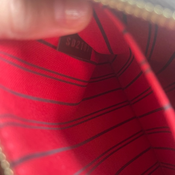 Authentic Louis Vuitton clutch - Picture 2 of 3